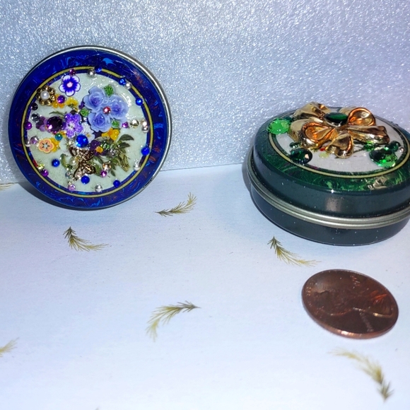Pill Case Container Round Tin - Picture 11 of 15